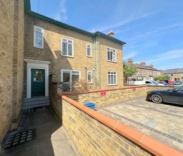 2 bedroom maisonette to rent - Photo 2