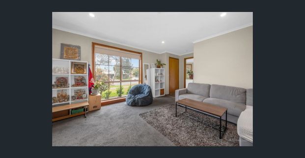 Walking distance to train station, shops and cafes - Photo 1