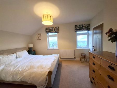 4 bedroom detached house to rent - Photo 5