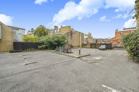 1 bedroom flat in 37 St. Georges Road - Photo 5