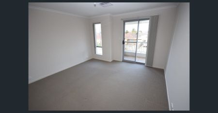 Modern 3 Bedroom Townhouse - Photo 5