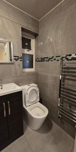 1 bedroom in a flat share to rent - Photo 3