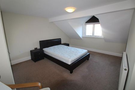 3 bedroom apartment to rent - Photo 3