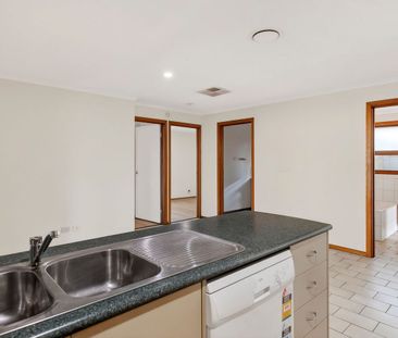 Comfortable Living in a Quiet Court Location - Photo 5