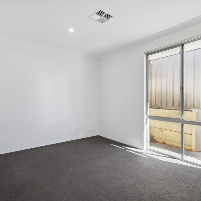 Stunning 4 bedroom in beautiful Coogee - Photo 1