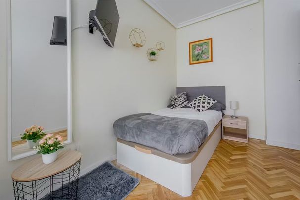 Calle de Sinesio Delgado, Madrid, Community of Madrid 28029 - Foto 1