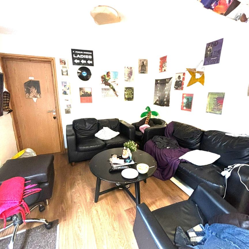 33a TEIGNMOUTH ROAD - Photo 1