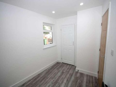 High Street, Blackwood, NP12 - Photo 2