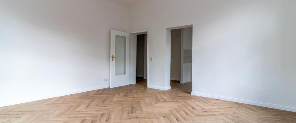 Ab 1.2.26: Helle, top renovierte 2-Raum-Whg mit Blick ins Grüne - Photo 1