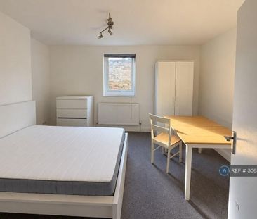3 bedroom flat to rent - Photo 3