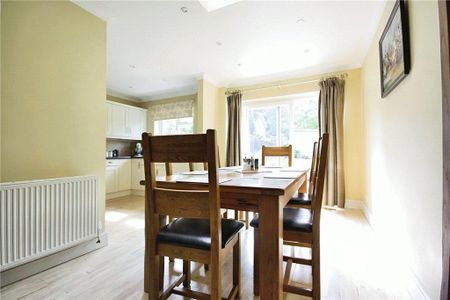 4 bedroom detached house to rent - Photo 2
