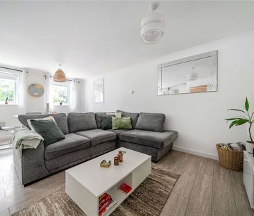 A delightful apartment positioned in a sought-after location. - Photo 6