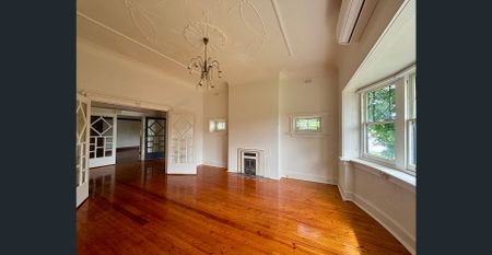 Charming Period Home in Blue-Chip Location - Photo 5