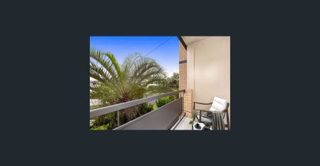 Recently Renovated Apartment in Prime Location - Photo 2