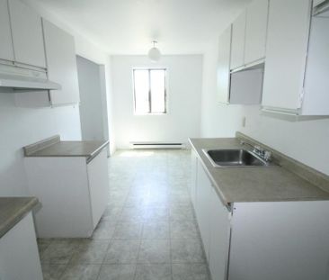 A Valleyfield – Grand, beau, propre et tranquille 4-1/2 , LIBRE - Photo 1