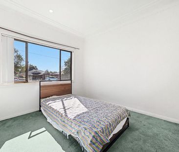 Spacious Family Home in a Quiet Street - Photo 2