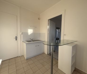 Location Appartement 2 pièces 38m² CHATELLERAULT 86100 - Photo 4