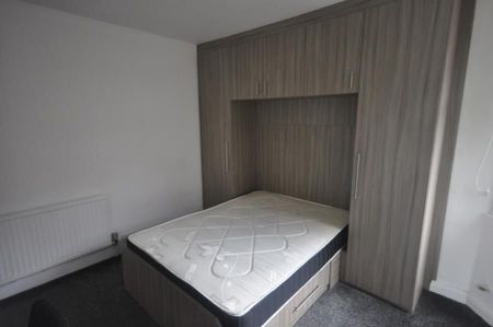 Buckingham Avenue, Hyde Park - Photo 2