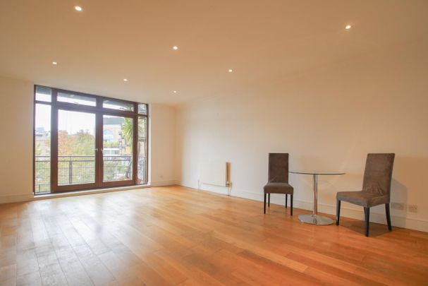 Shearwater Court,London, e1w - Photo 1