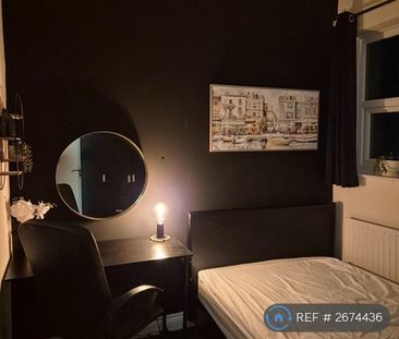 1 bedroom in a house share to rent - Photo 2