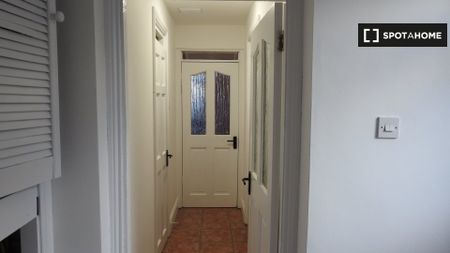 3-bedroom house for rent in East Wall, Dublin - Photo 2