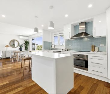 Stylish Apartment Retreat with Leafy Views - Photo 6