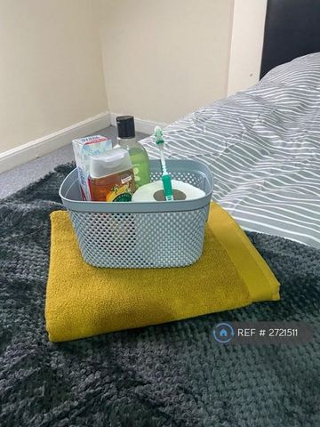 1 bedroom in a house share to rent - Photo 5