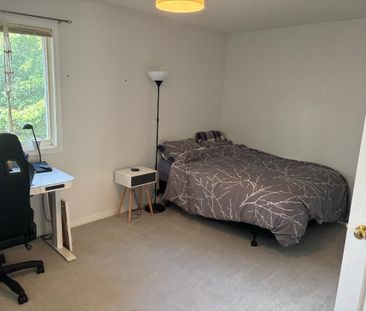 For Lease - 5 Festive Private, Carlington - Central Park, Ontario - Photo 4