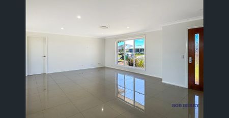 Stylish Three Bedroom Home in Keswick Estate - Photo 3