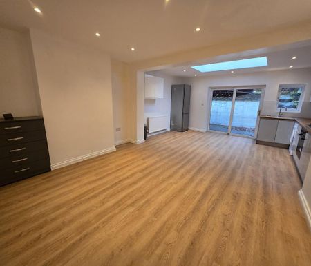 4 bedroom townhouse to rent - Photo 5