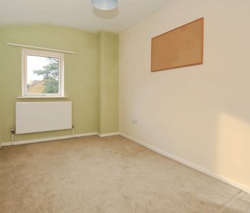 Three-bedroom terraced house with garden near city centre, Peterbor... - Photo 6