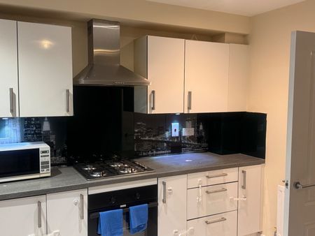 Room in a Shared House, Blueberry Avenue, M40 - Photo 5