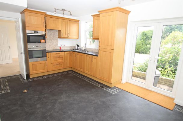 3 bedroom Semi-Detached House to let - Photo 1