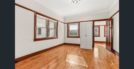 Charming Three Bedroom Home - Photo 3