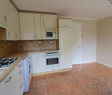 3 bedroom end of terrace house to rent - Photo 5