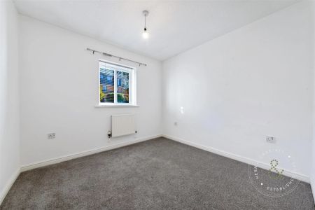 3 Bedroom House - Detached - Photo 4