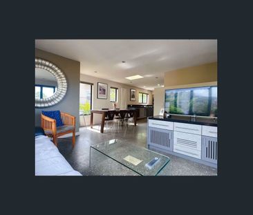 Amazing Fully Furnished Apartment - Photo 2