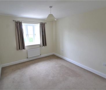 3 bedroom end of terrace house to rent - Photo 3