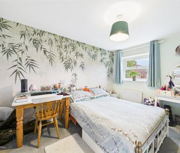 4 bedroom semi-detached house to rent - Photo 5