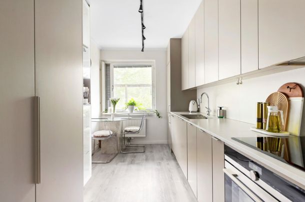 Ljus och välplanerad lägenhet med balkong i Järfälla! - Photo 1