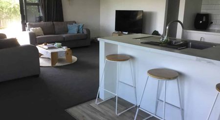 Modern family home - Photo 2