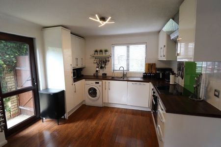 Thalmassing Close - Thriftwood, Property for rent - Photo 2