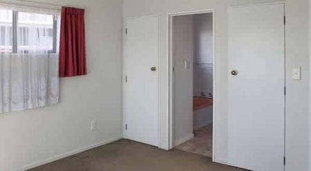 KELVIN GROVE - 3 BEDROOM - Photo 5