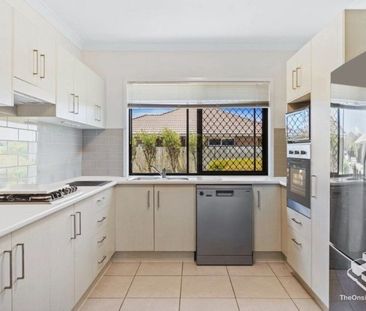 Stylish & Spacious Townhouse inthe Highly Sought-After âStillbroo... - Photo 5