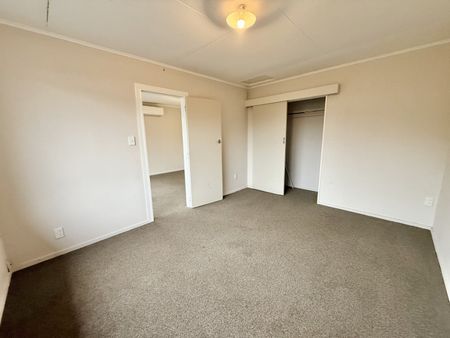 19 Wood Street, Wainuiomata - Photo 3