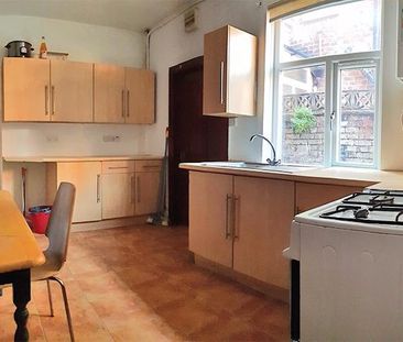 4 bedroom terraced house to rent - Photo 5