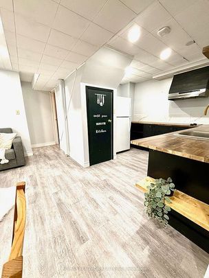 For Lease - 16 Eastman Crescent, Newmarket, Ontario - Photo 1