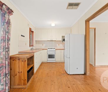 19 Chifley Cres, Kooringal NSW 2650 - Photo 1