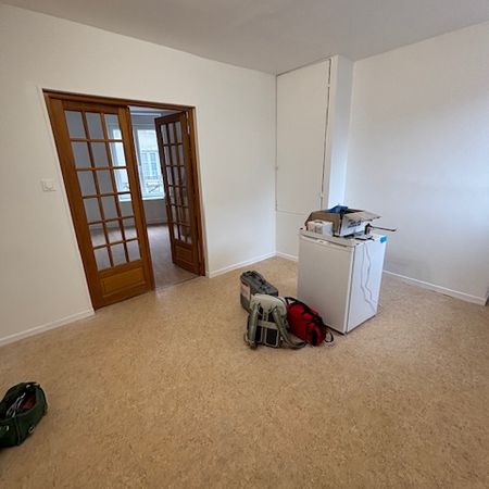 Location Appartement 2 pièces 46m² CHERBOURG-EN-COTENTIN 50100 - Photo 4