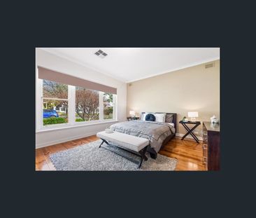 PERFECTLY LOCATED 3 BEDROOM HOME - Photo 2